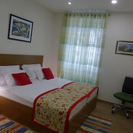 فندق مبيت وإفطار Centre Zlatan Rooms&studio