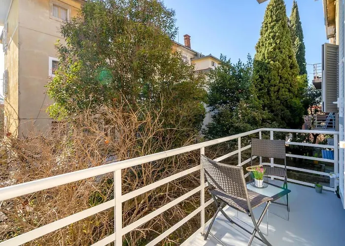 Centre Zlatan Rooms&studio 3* Split