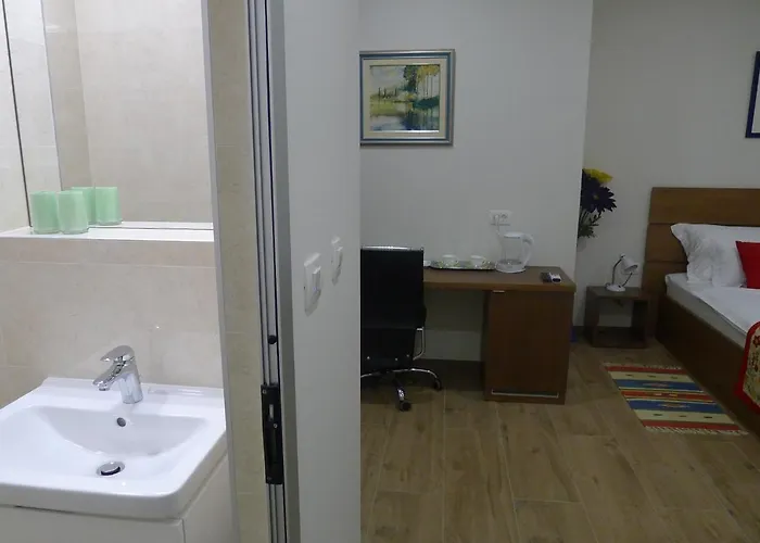 לינה וארוחת בוקר Centre Zlatan Rooms&studio